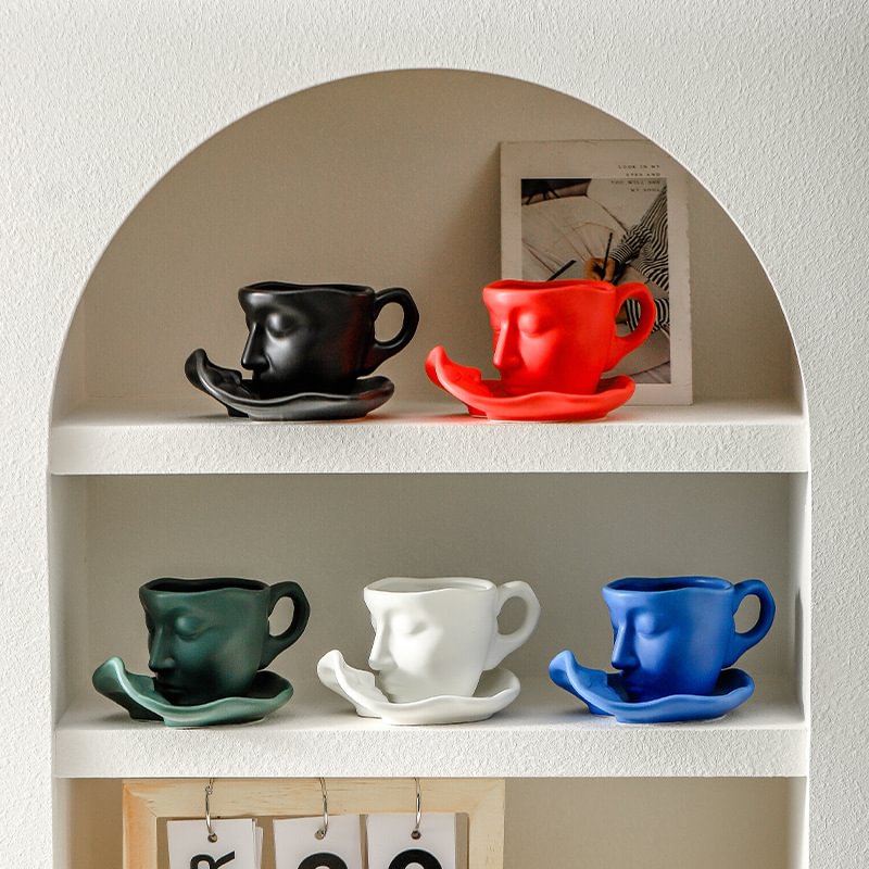 100/260ml Retro Style Face Creative Ceramic Kiss Cup& Saucers