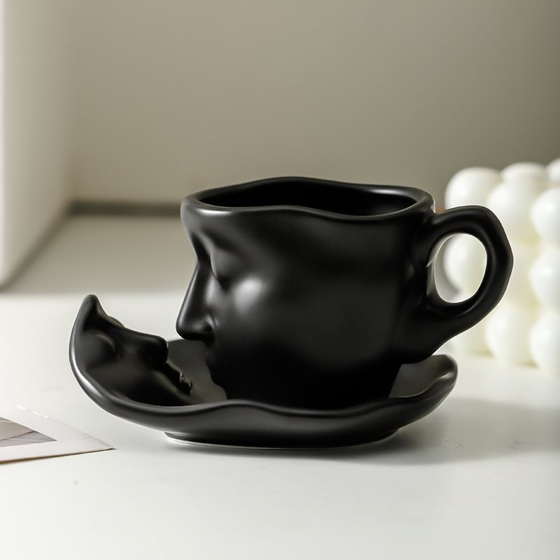 100/260ml Retro Style Face Creative Ceramic Kiss Cup& Saucers