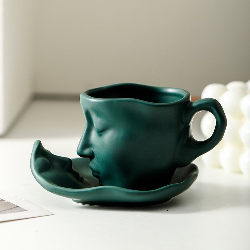 100/260ml Retro Style Face Creative Ceramic Kiss Cup& Saucers